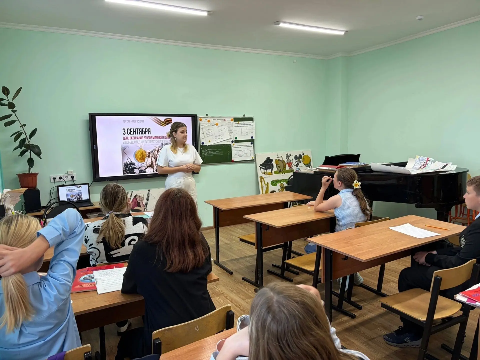 3 сентября в Детской музыкальной школе №1 имени М.К. Бутаковой прошел урок памяти «Побе...