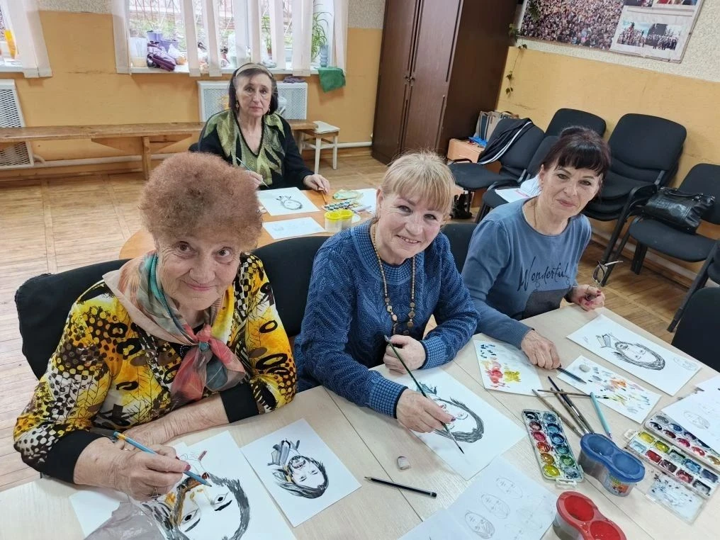 ✨Творческий вечер: портрет акварелью ⁣ 🏡🎨В "Клубе золотого возраста" Вяземского комплексного центра 