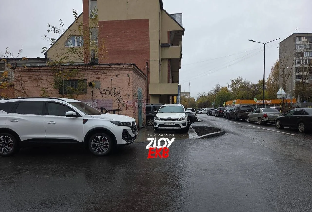 Отремонтировали тротуар на Энгельса у спортшколы.