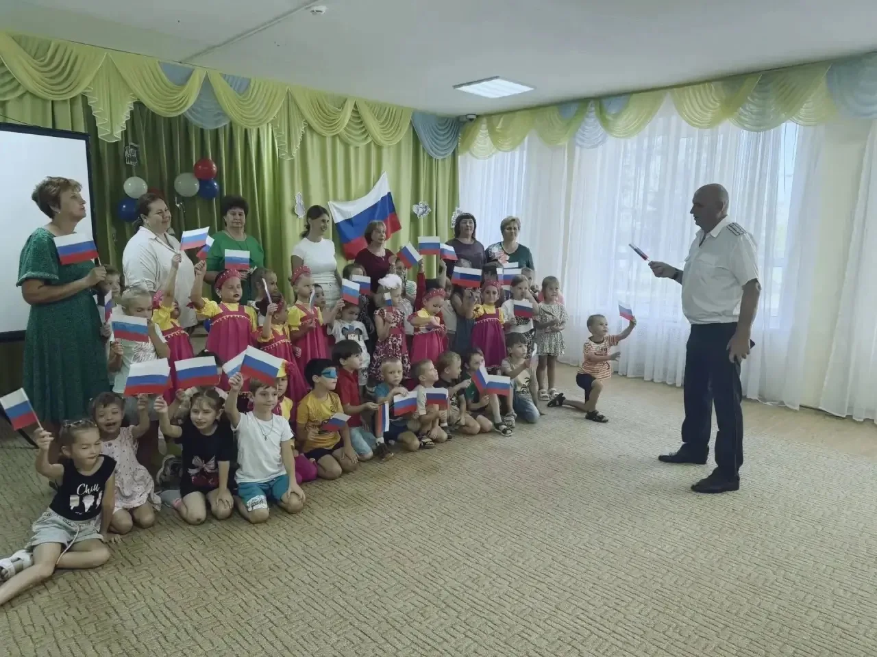 В МБДОУ д/с 30 «Берёзка», прошло торжественное мероприятие, посвящённое Дню Государстве...