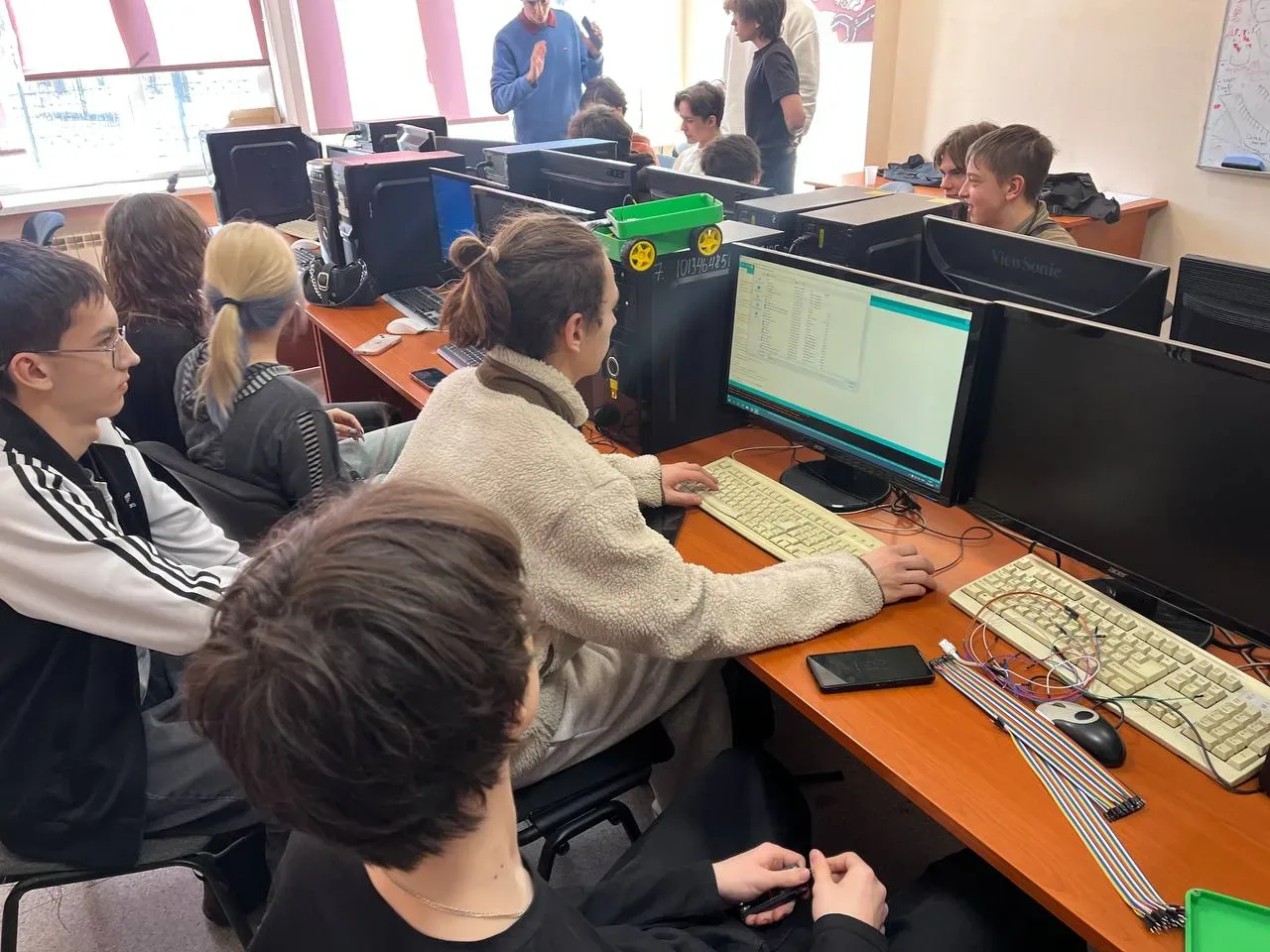 Учащиеся профильного технологического 10 «А» класса завершают работу над проектом «Робот-ползун на м
