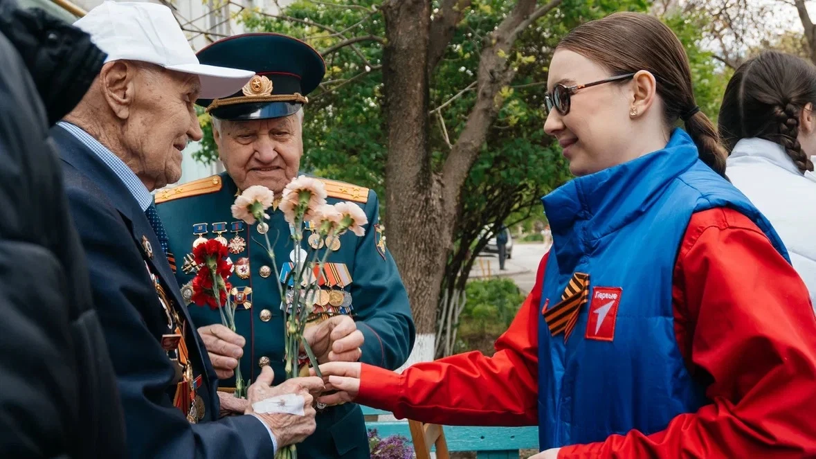 Связь, которую не разорвать🇷🇺  📌В преддверии годовщины Великой Победы Первые Школы №110 пришли поздр