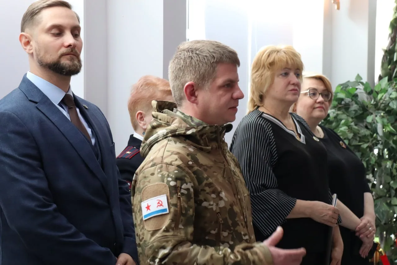 🇷🇺 Встреча с героем: участник СВО Александр Бутузов вдохновил школьников