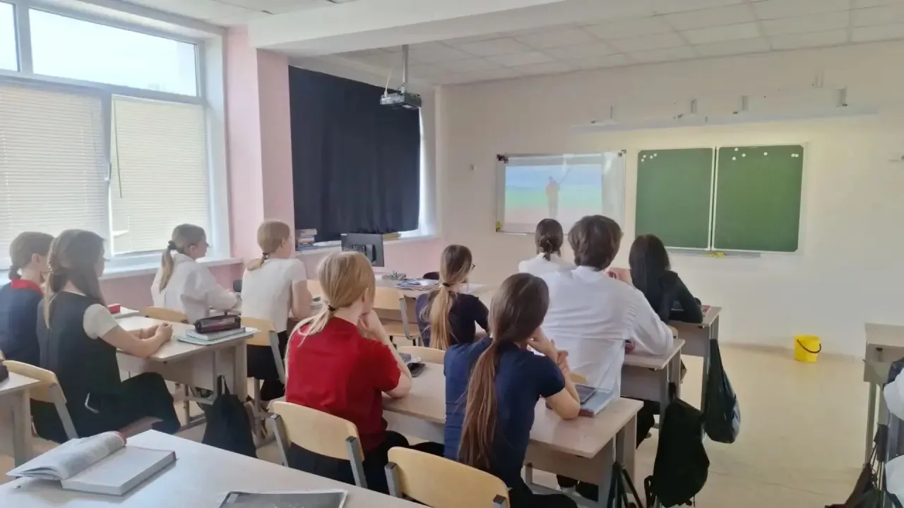 Сегодня в нашей школе прошел тематический кинопоказ для учеников 10-11 классов, приуроч...