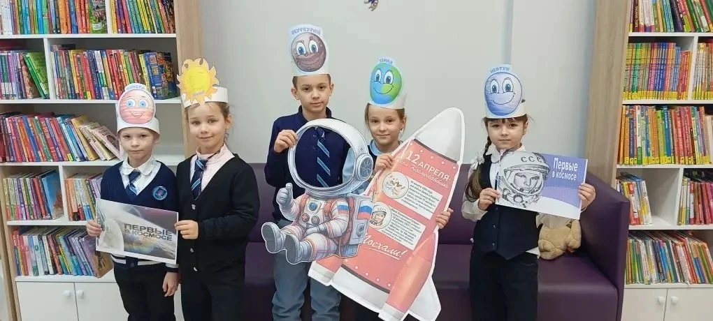 ДАЛЁКИЙ И БЛИЗКИЙ КОСМОС  Сегодня учащиеся 1 "А" класса отправились в путешествие по страницам истор