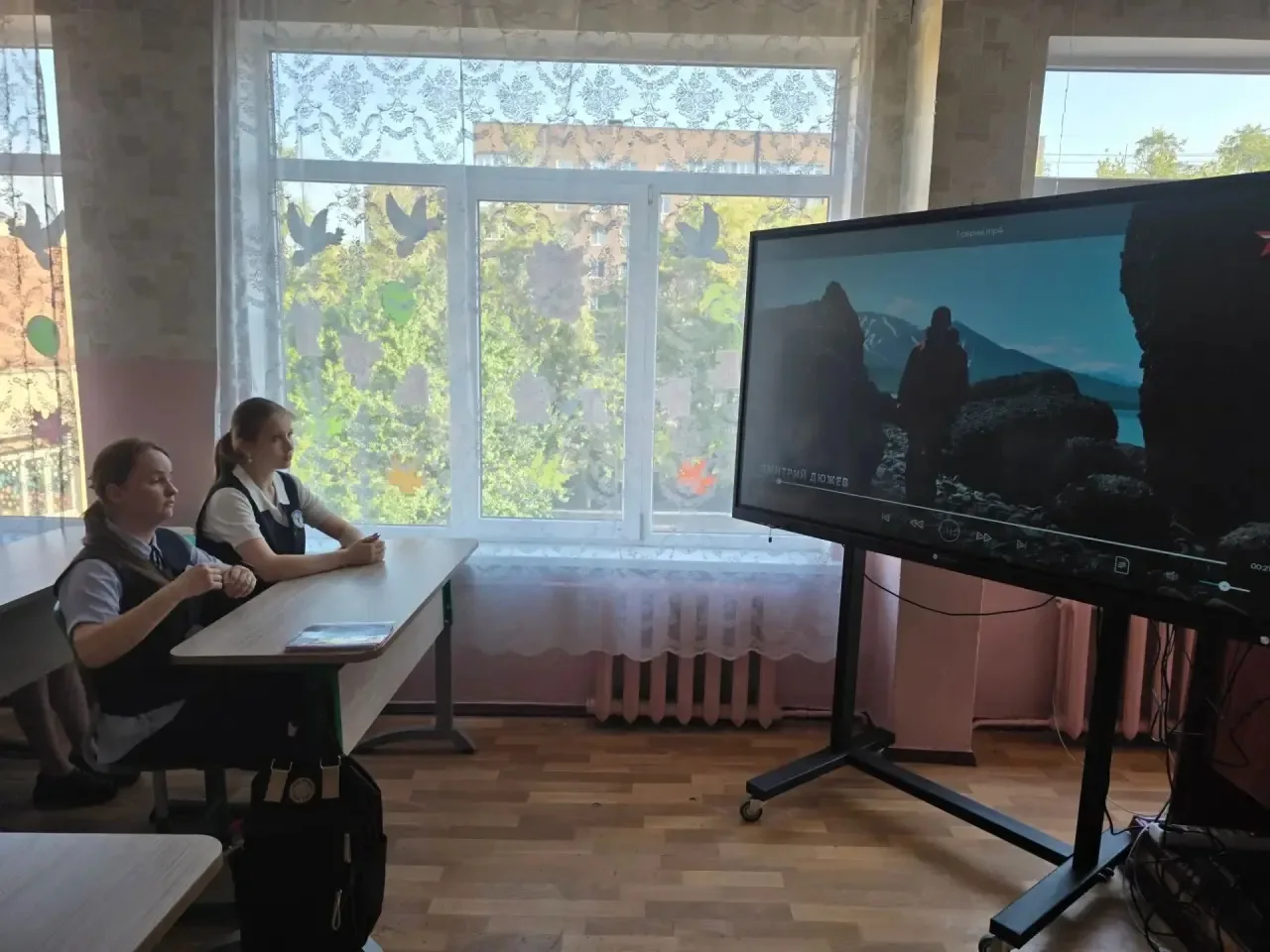 И помнит мир спасённый...
