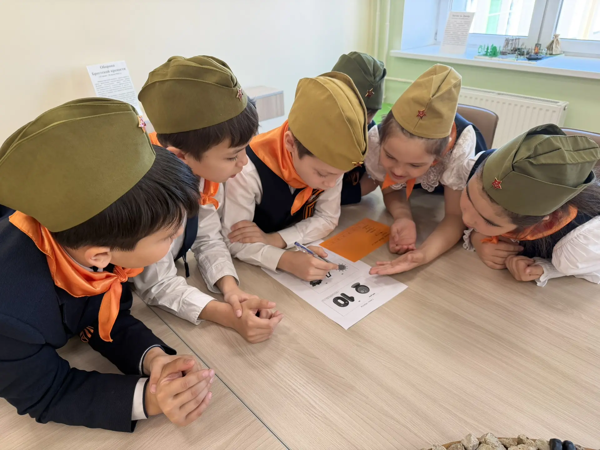 🌟 Сегодня прошел второй этап игры "Что? Где? Когда?", посвященной Дню Победы! 🌟  Наставники Движения