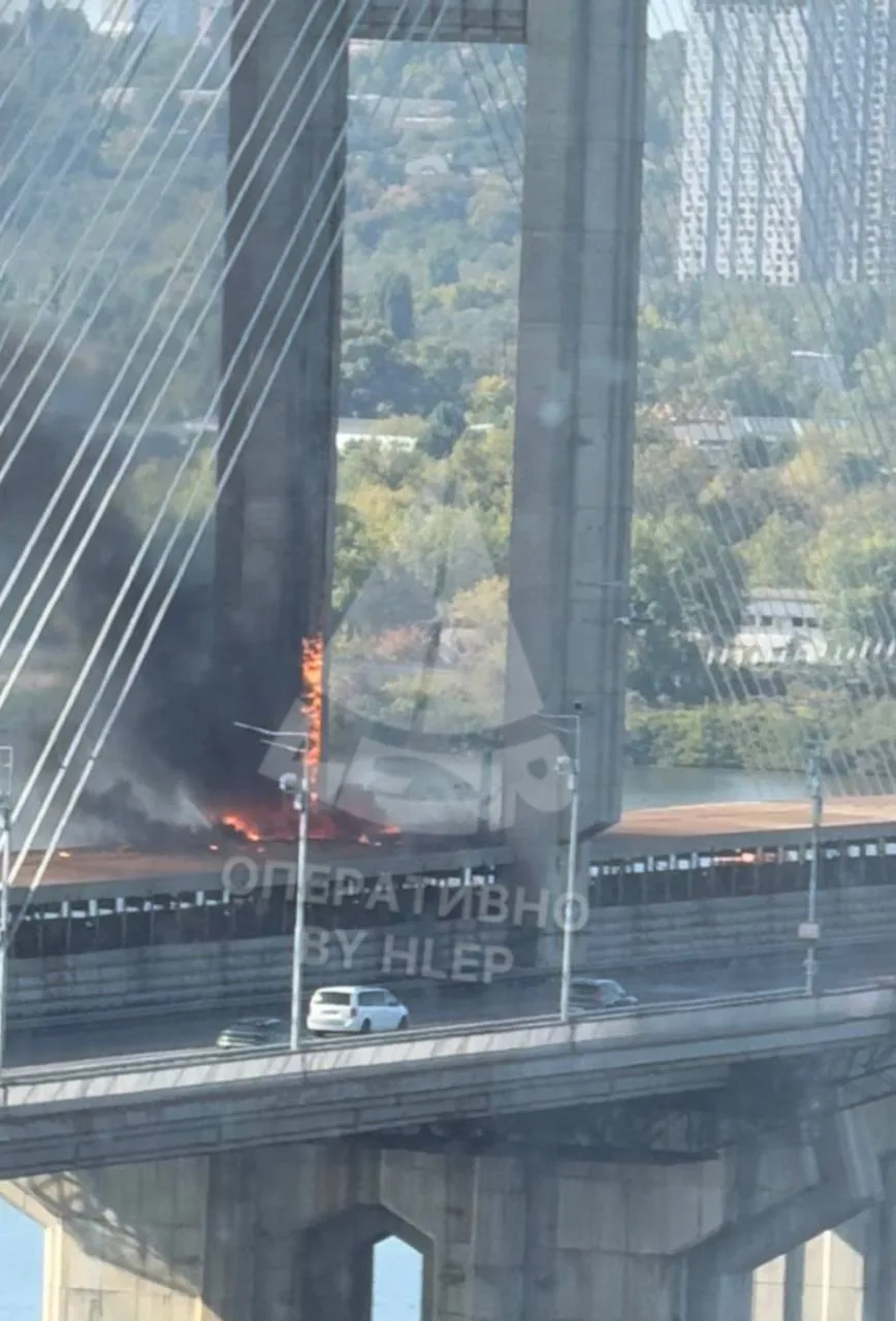 ❗️ВС РФ начали бить по мостам в Киеве.