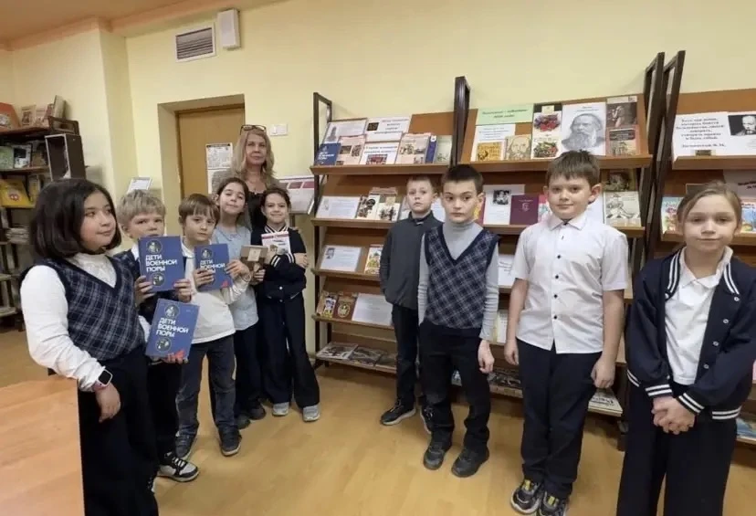🌟 День памяти юного героя-антифашиста 🌟 📘 В школьном информационном библиотечном-центре (ШИБЦ) прошл