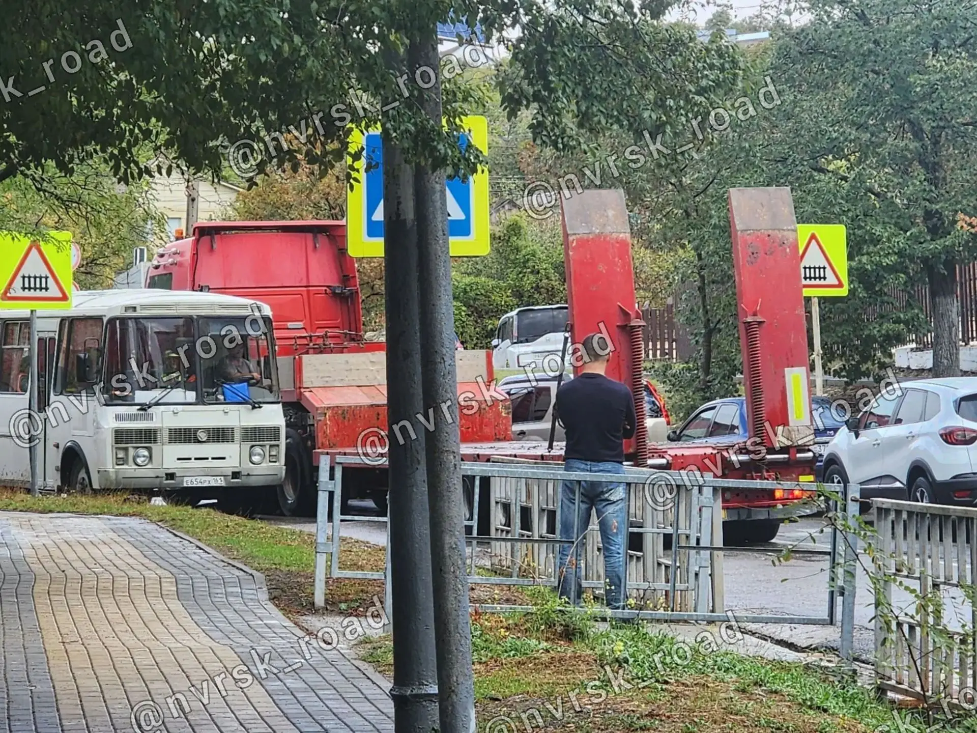 📍Школа в Гайдуке 12 часов, конец уроков у первой смены.