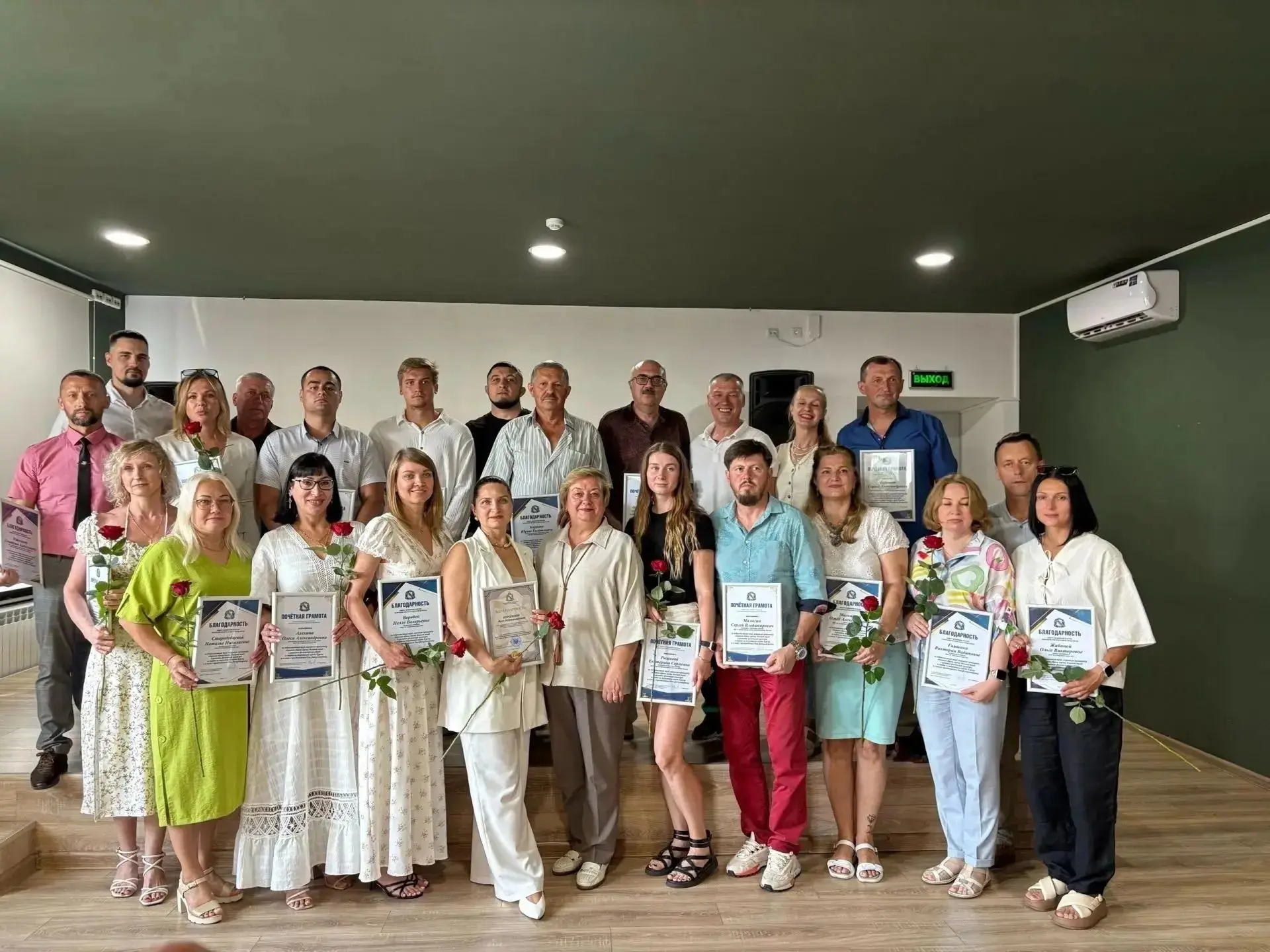 🎉 В креативном пространстве «Веранда» прошло награждение ко Дню физкультурника сотрудн...