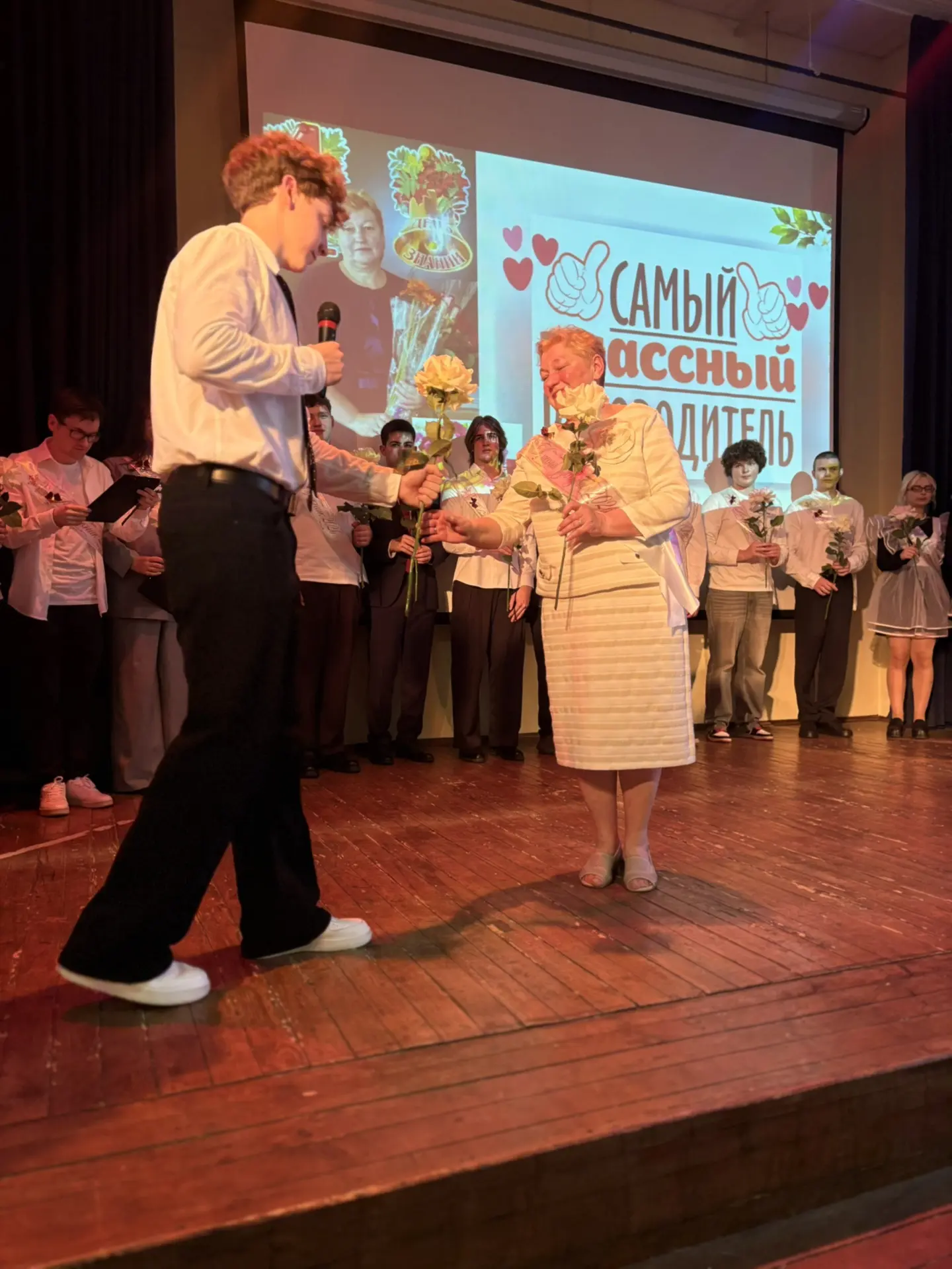 ✨ 21 мая для 11 «А» класса прошёл Последний звонок.✨   🌸«Наша 11-я весна» — это 11 лет школьной жизн