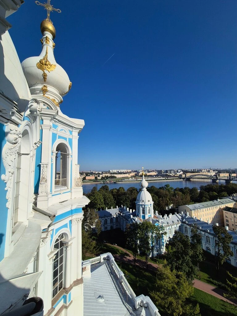 Одна из моих любимых церквей Петербурга — Смольный собор. И дело не только в архитектур...