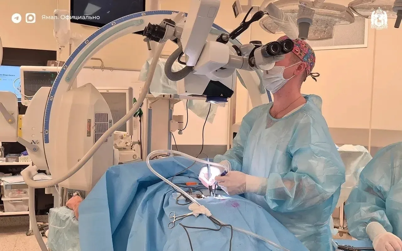 🏥 Врачи из Нового Уренгоя впервые провели процедуру кифопластики