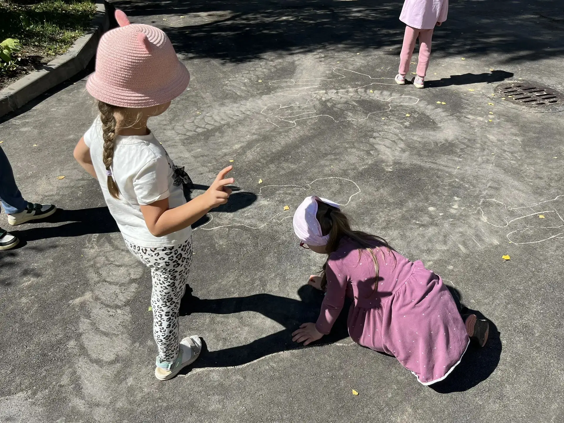 Оказывается, фотографировать можно не только камерой, но и мелками! 🖍️☀️ Ребята старше...