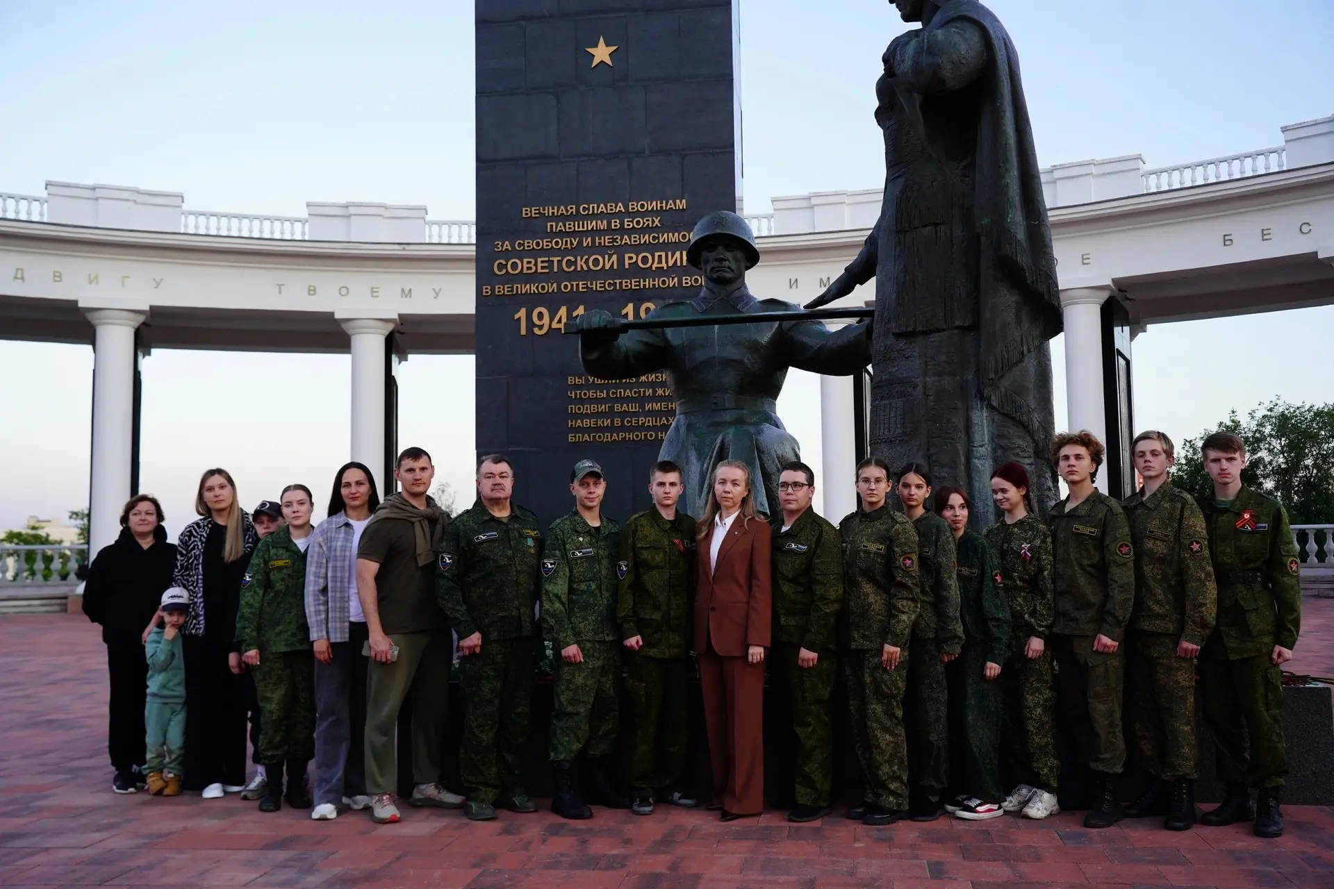 Свеча памяти, которая будет гореть вечно! 🕯 
 
На площади Победы зажгли Свечу Памяти — символ уваже