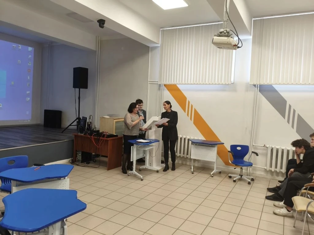 «Колыбель разума» и «невозможное сегодня»: как гимназисты искали связь между чёрными дырами и БПЛА и