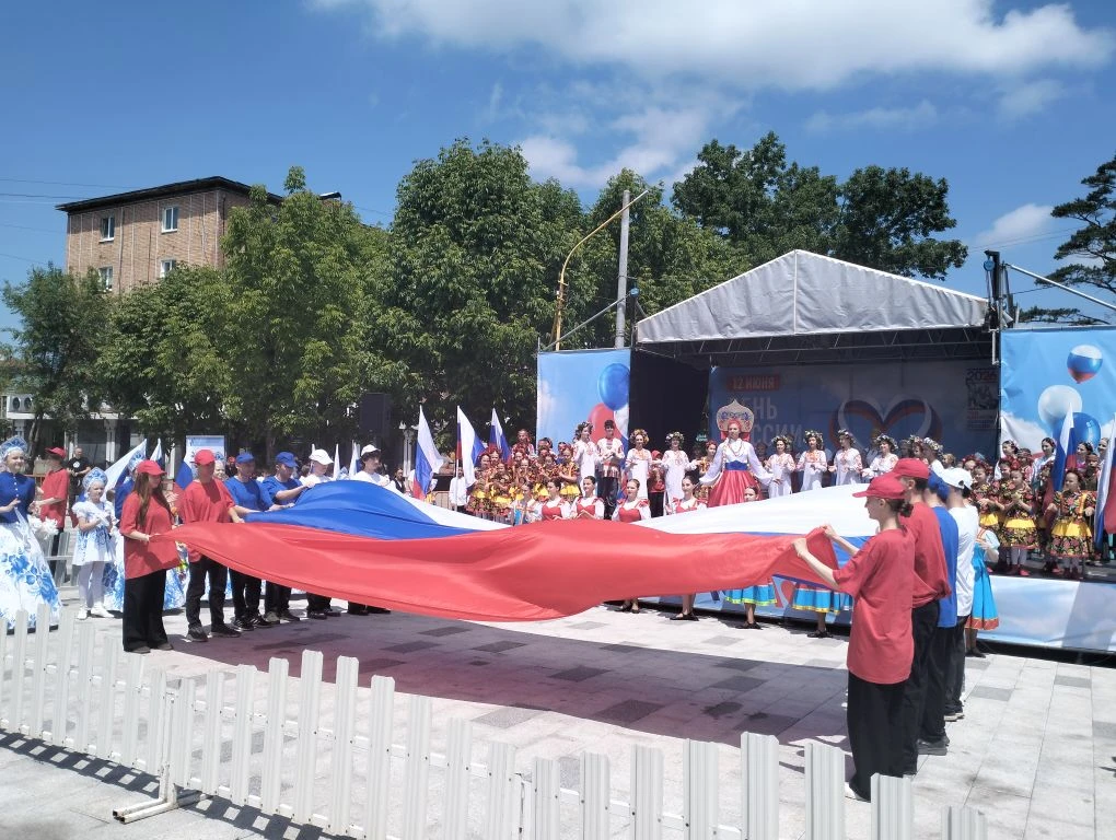 12 июня - День России
 
День России— один из самых важных государственных праздников, символизирующи