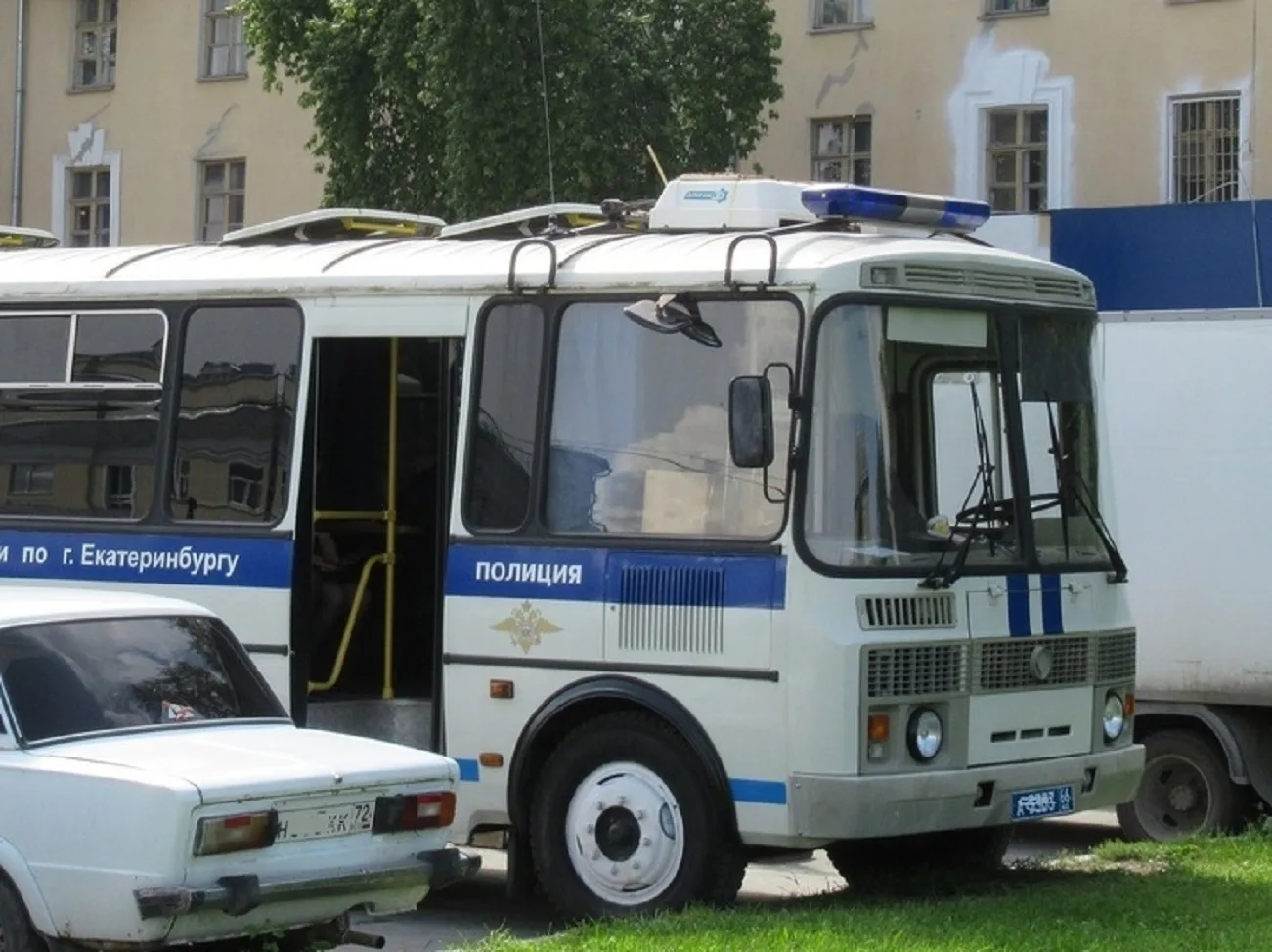 В Екатеринбурге десятки подростков обокрали несколько магазинов

В Екатеринбурге подростки обокрали 