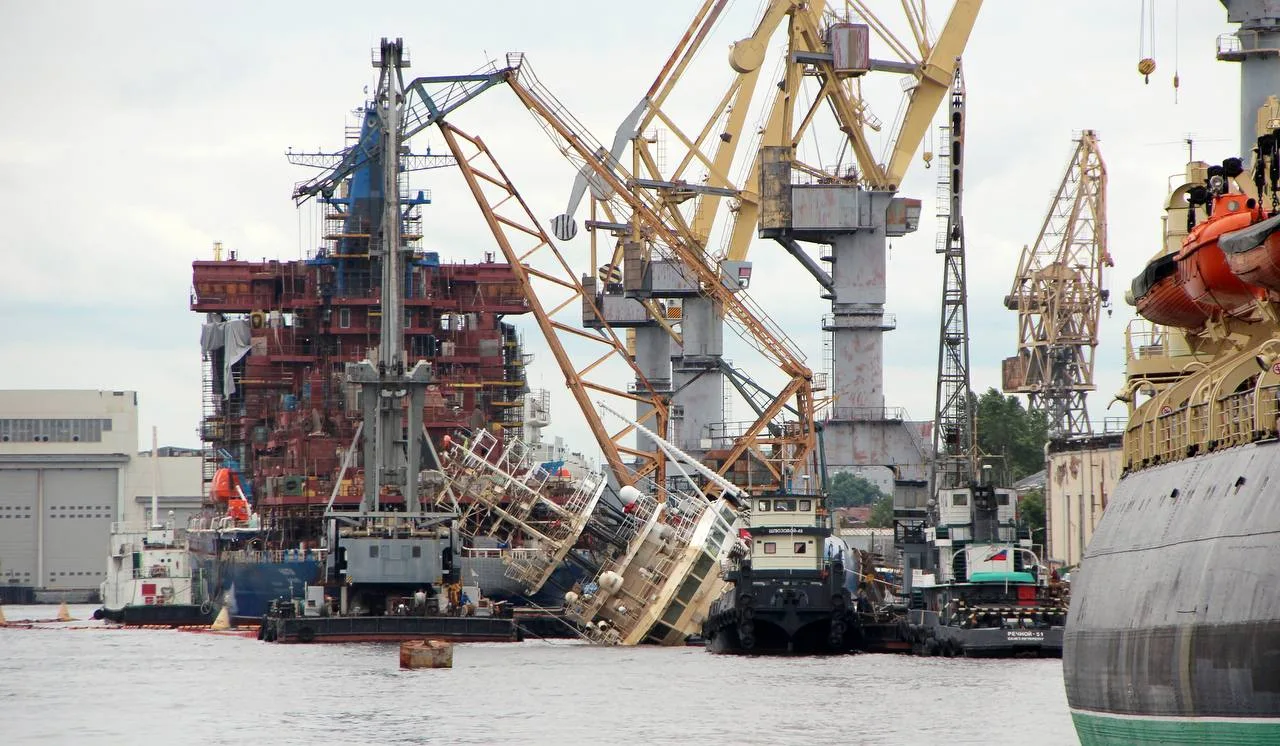 Аварийно спасательные работы по подъему морского буксира проекта 23470 «Капитан Ушаков»...