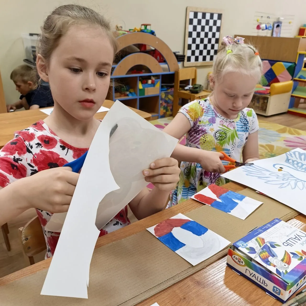Ко Дню России ребята из группы N9 изготовили замечательную фоторамку.