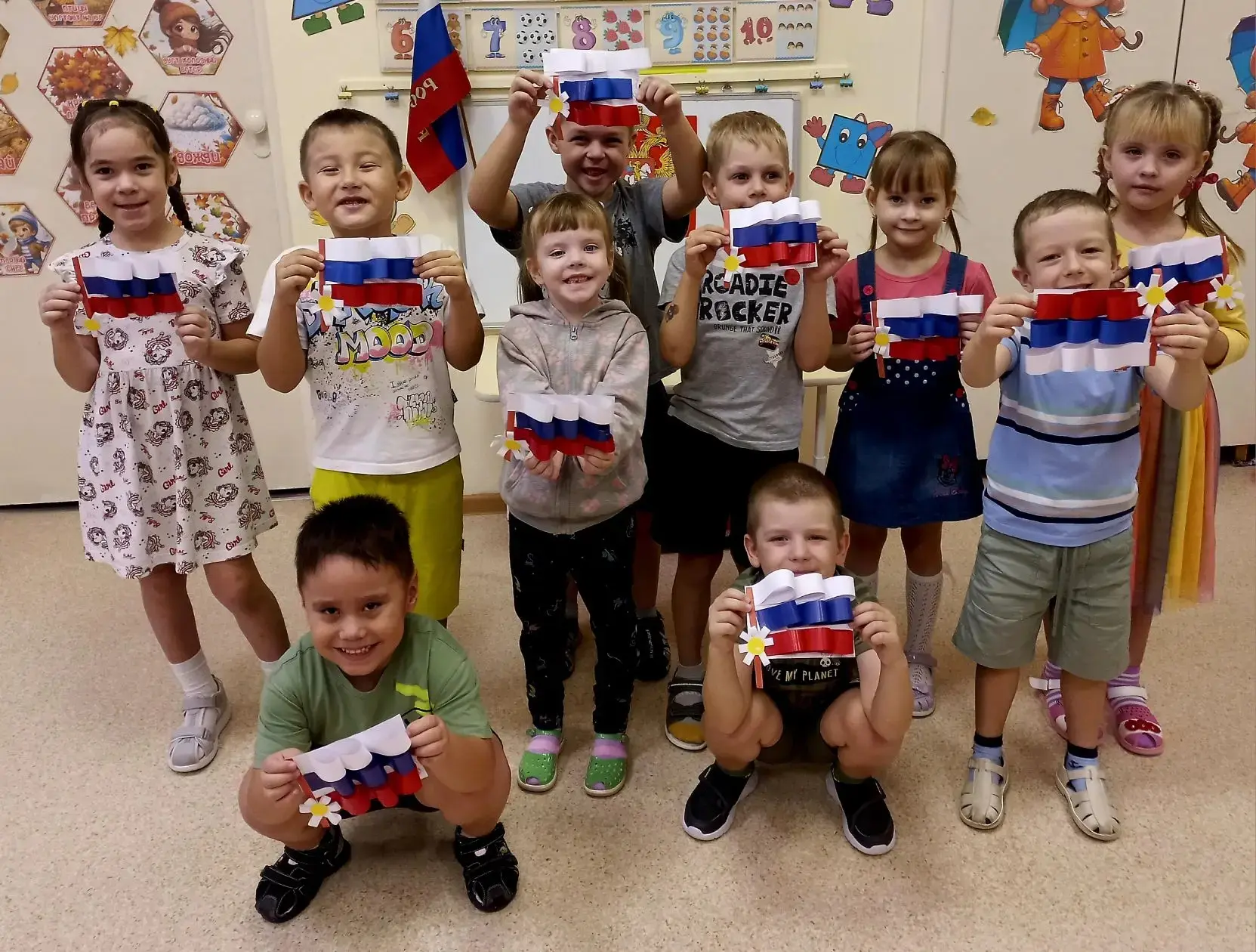 #День_РОССИИ
🇷🇺🇷🇺🇷🇺🇷🇺🇷🇺🇷🇺🇷🇺🇷🇺🇷🇺
Сегодня в нашем детском саду,
 группе № 3 состояло