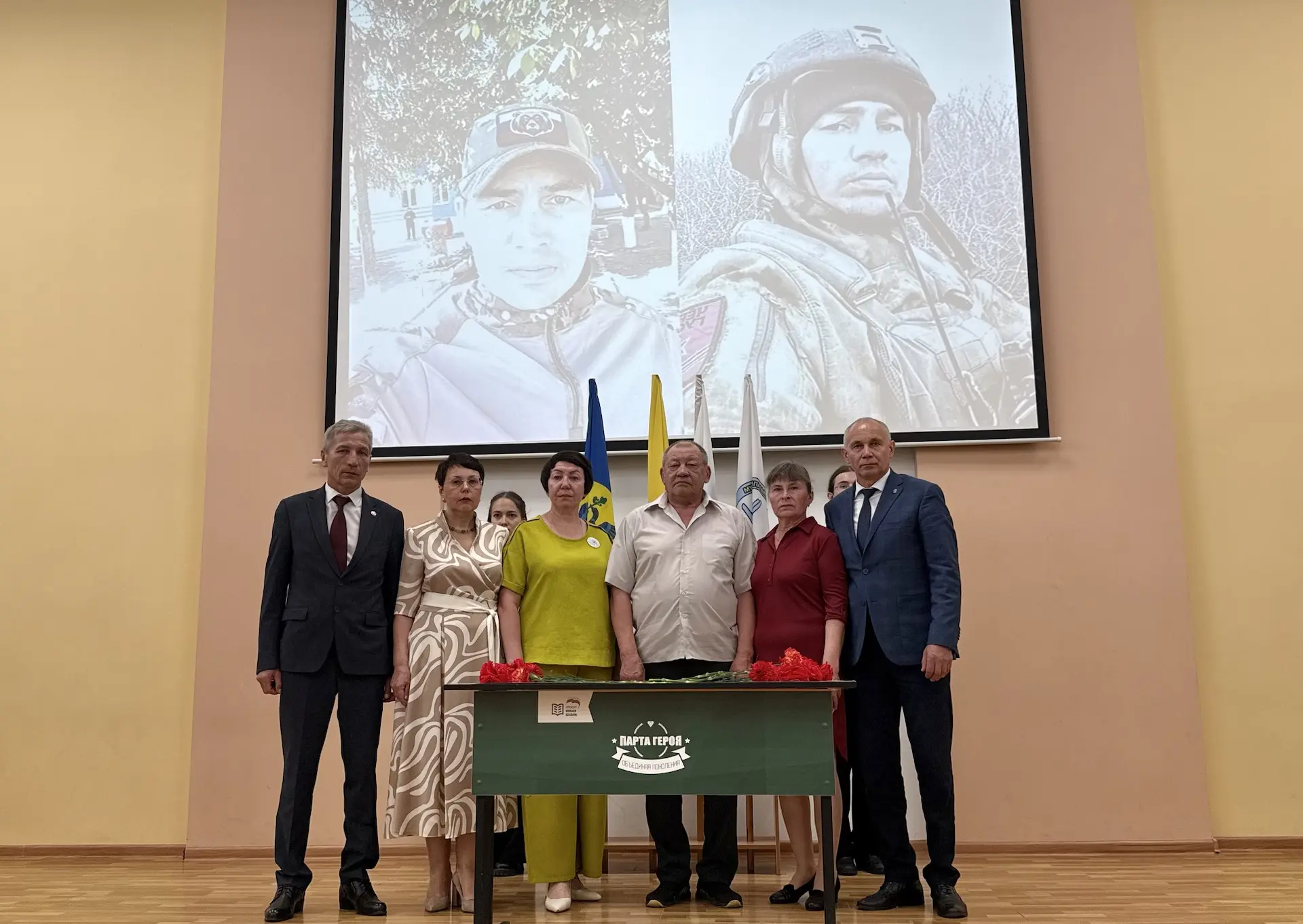 Сегодня в новочебоксарском лицее №18 торжественно открыли «Парту Героя» в память о Вяче...