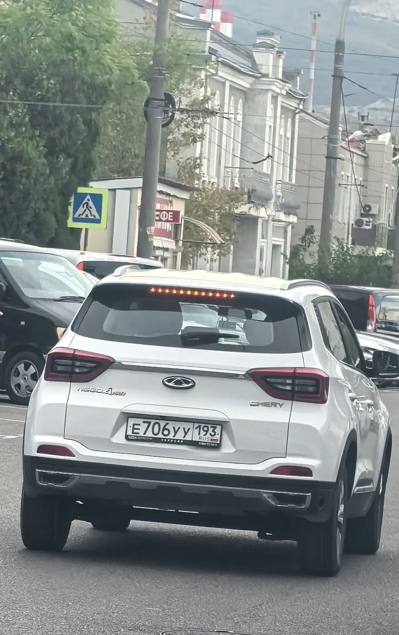 Добрый день данный автомобиль Chery Tiggo 4 снес знак дорожного движения (знак пешегонн...