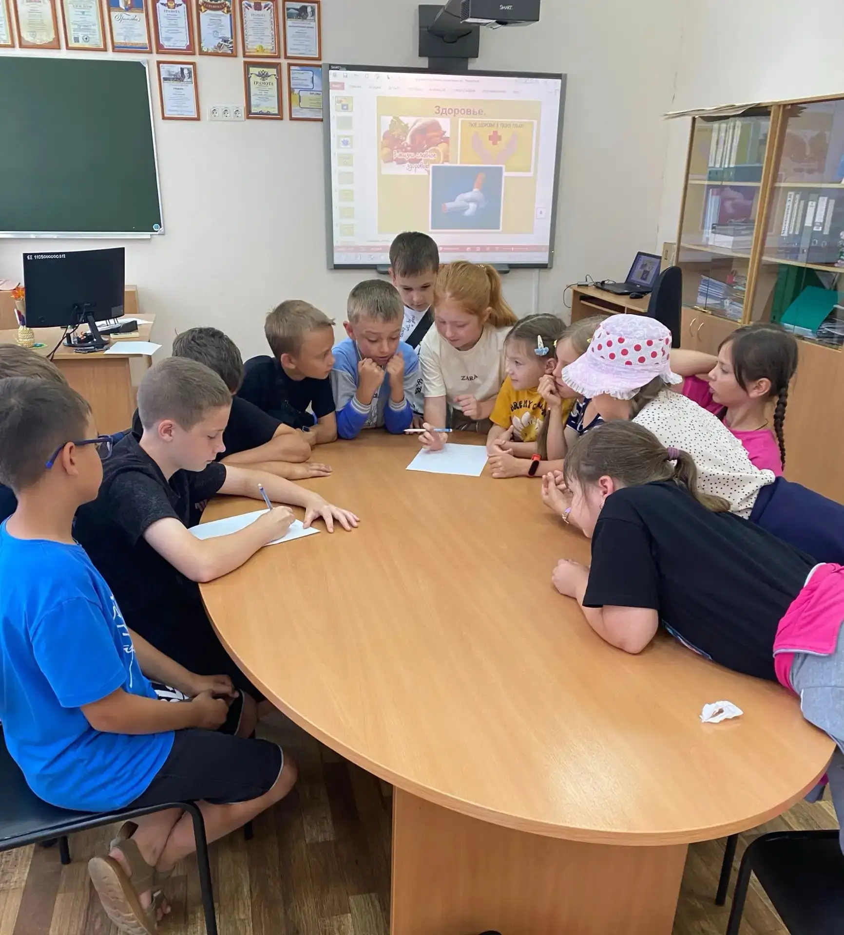 Педагог-психолог ЦДТ Кабанова А.Н. провела для ребят познавательное занятие «Здоровый образ жизни» -
