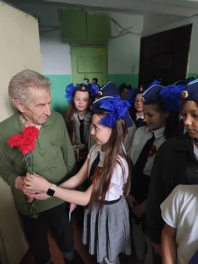 ♥️Помнить сердцем. Поклон ветерану♥️  8 мая, в канун великого Дня Победы, ученики 4 «В» класса вмест