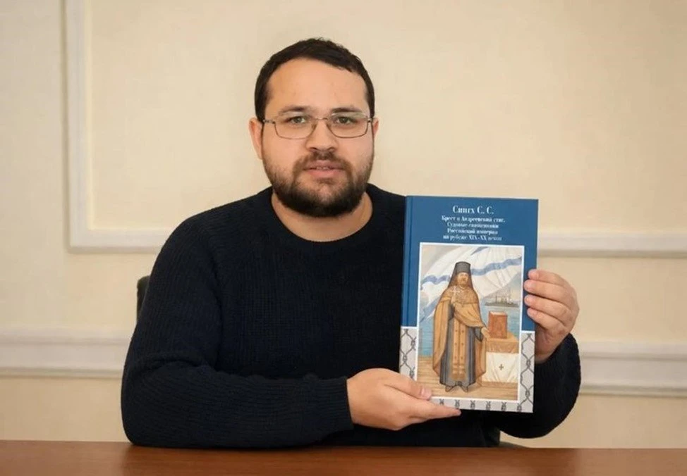 Что делает судовой священник, когда вокруг рвутся снаряды, корабль тонет, а враг уже бе...