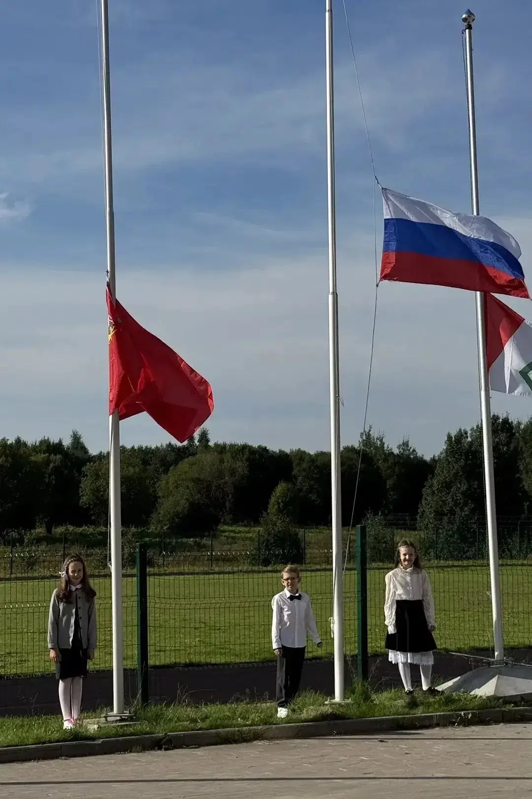 🔔 Старт дан: в МОУ «Гимназия № 1 г. Волоколамска» начался новый учебный год! 🇷🇺✨