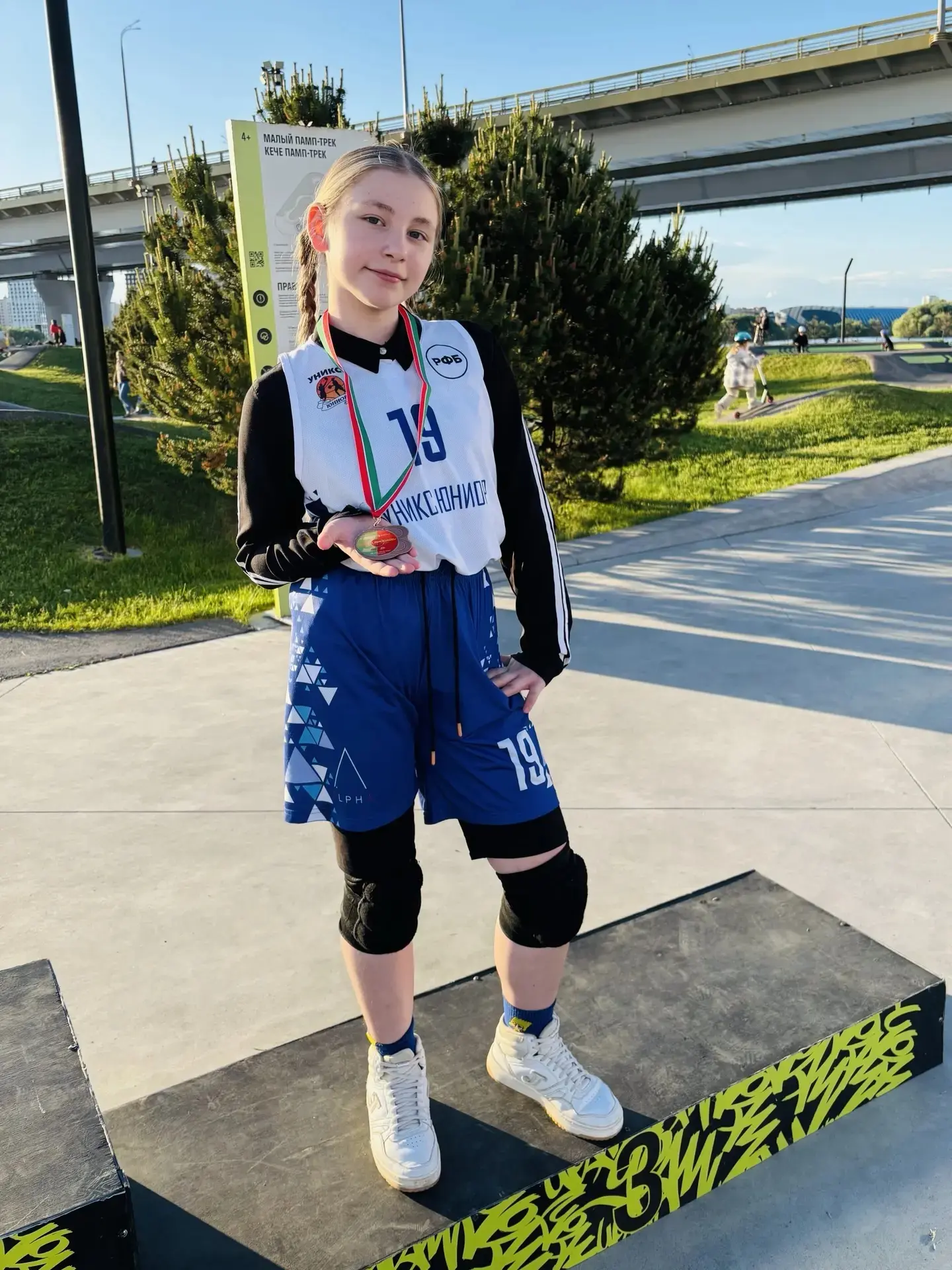 30 мая Караганова Лиза, ученица 4В класса, приняла участие в турнире по баскетболу 3х3 ...