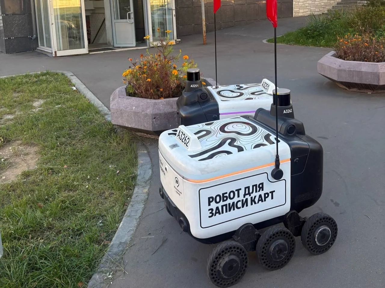 🤖 В Жулебино заметили роверов для сканирования улиц