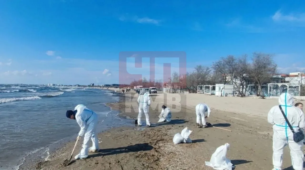 🛢️У побережья Анапы зафиксирован разлив нефтепродуктов.    Оперштаб Краснодарского края сообщил о за