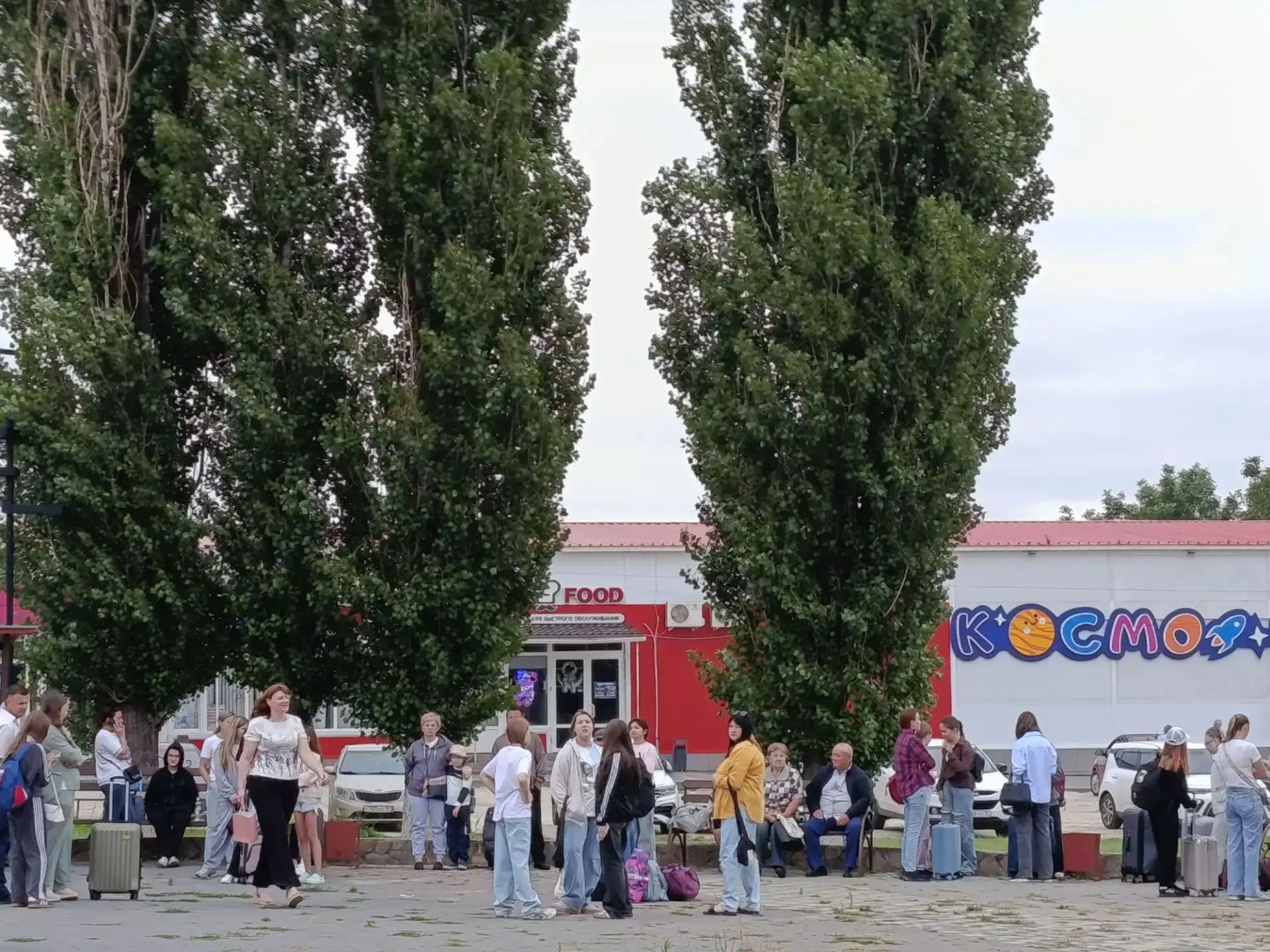 В Миллеровском районе продолжается летняя оздоровительная кампания. Сегодня в Центре детского и юнош