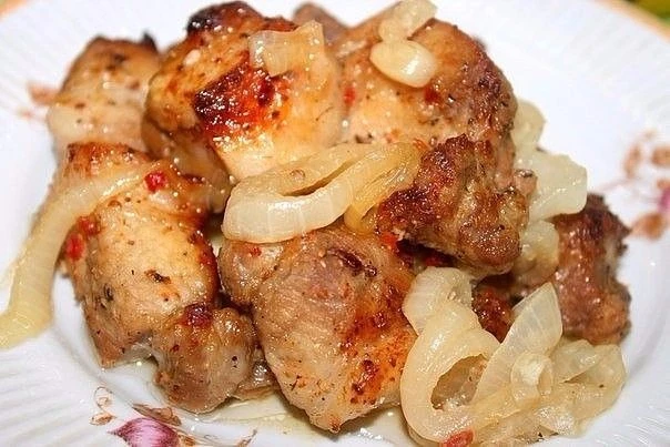 ШАШЛЫК В ДУХОВКЕ НА "ЛУКОВОЙ ПОДУШКЕ" #запекание #завтрак #обед #ужин 
@domashnie_receptiki

Ингреди