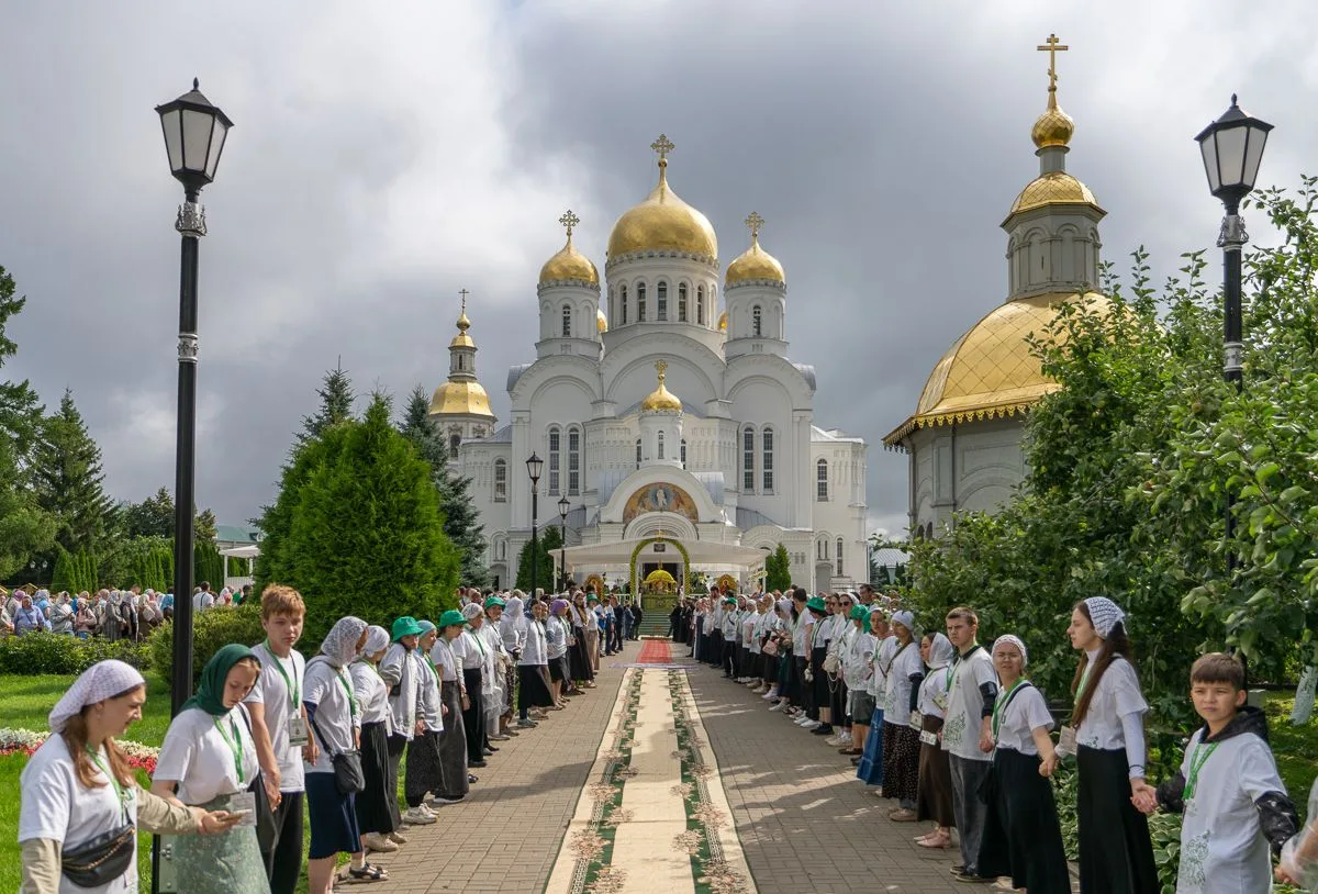 Молодёжь Тольяттинской Епархии приняла участие в Дивеевских торжествах