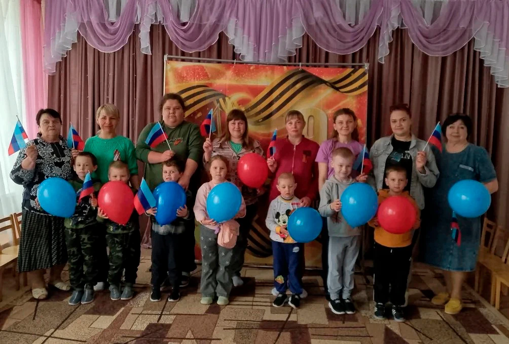 В музыкальном зале ГБДОУ ЛНР ЯС "Звездочка" г. Стаханова состоялось торжественное мероп...