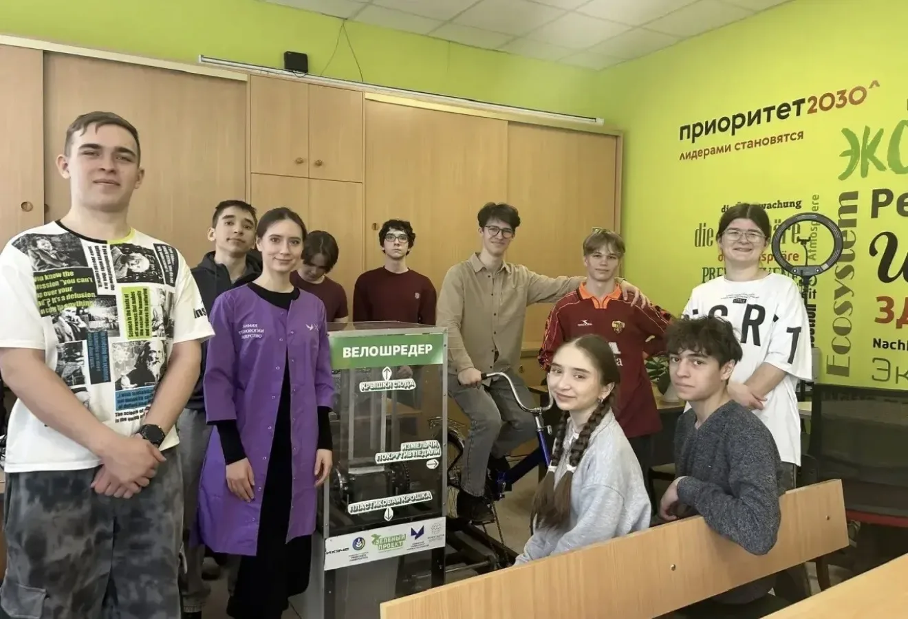 Наш 10«Б» заглянул за кулисы большой науки! 🧪⚙️ В рамках проекта «Химтех-лидер» ученики посетили Инс