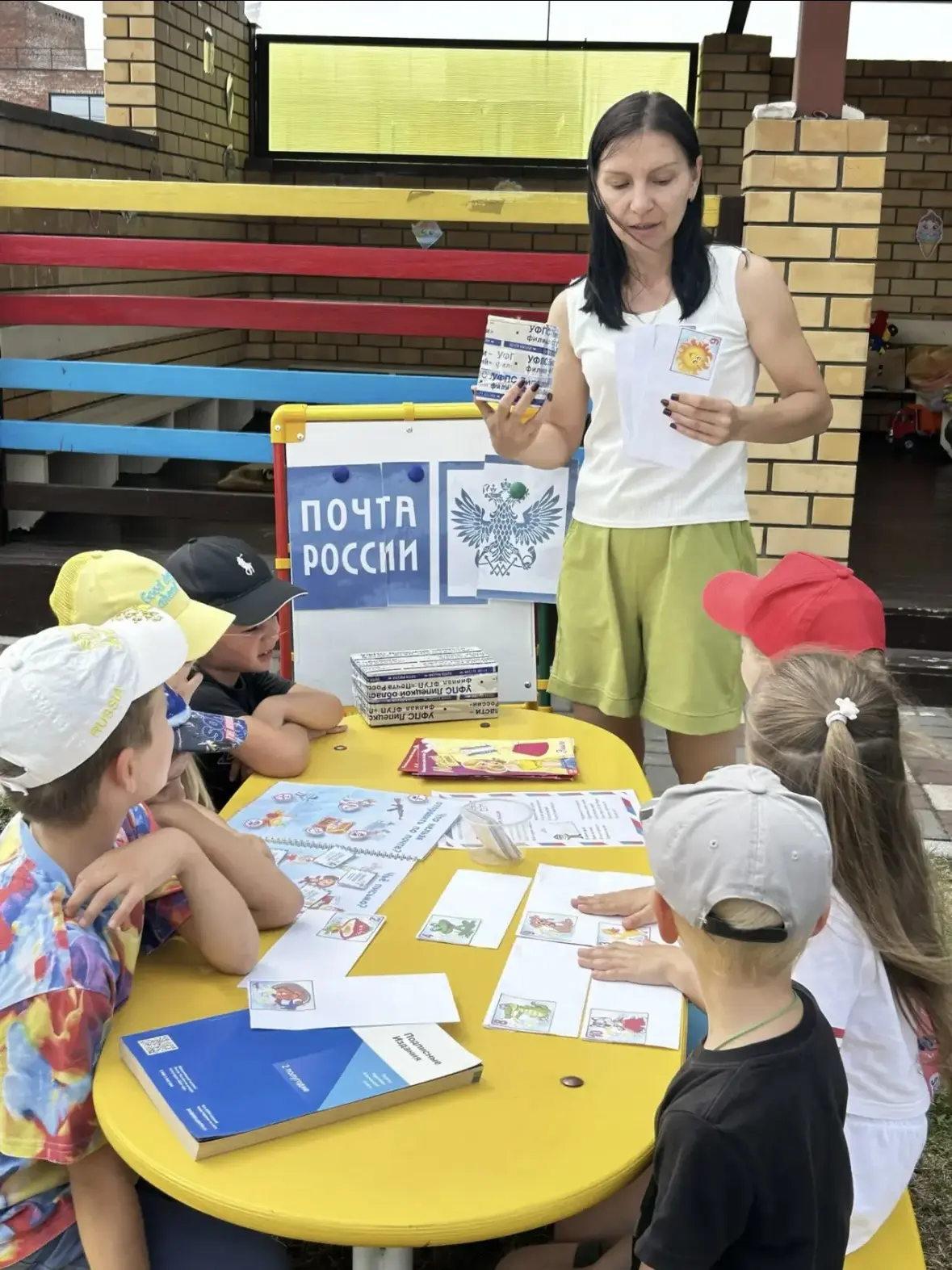 📬Чик-чирик! Пришло письмо!✉️

Сегодня в Маленькой стране было по-особенному атмосферно — мы отметил