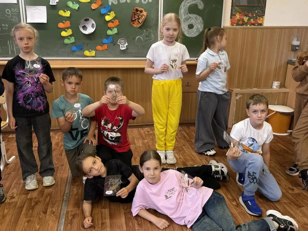 Когда дождливая погода, что можно делать, если на улицу выйти нельзя?
Идея родилась у ребят первого 
