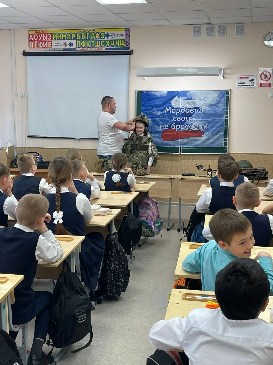 🧡Встреча с волонтёрами: урок патриотизма и поддержки 🧡  📍 В Лицее №26 прошла необычная и очень важна