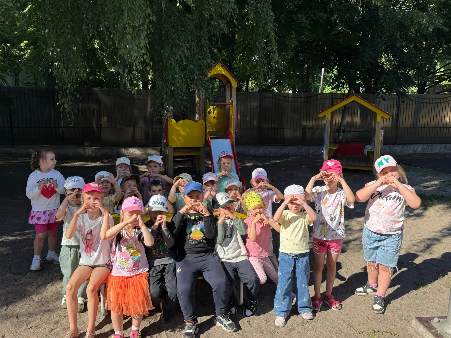 ☀️☀️☀️Дружба в группе „Звёздочки“: маленькие шаги к большому теплу☀️☀️☀️

В группе «Звёздочки» дружб