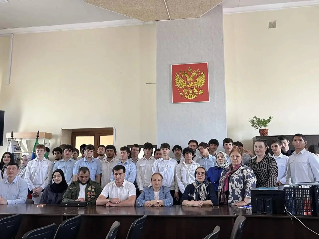 Депутат Гаджимурад Рашидов и ветеран СВО стали гостями патриотического мероприятия

🔹В Колледже инн