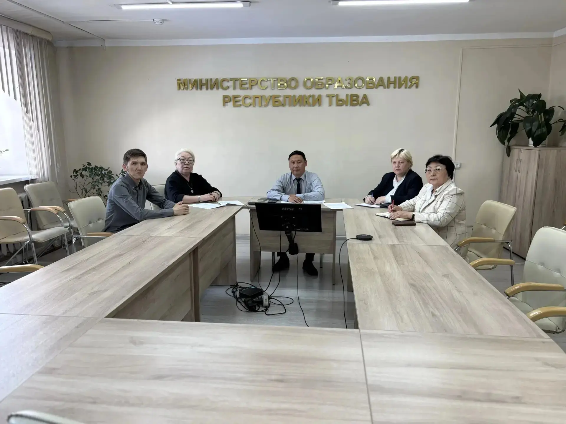 Единство народов России в образовательном пространстве

Сотрудники Министерства образования Республи