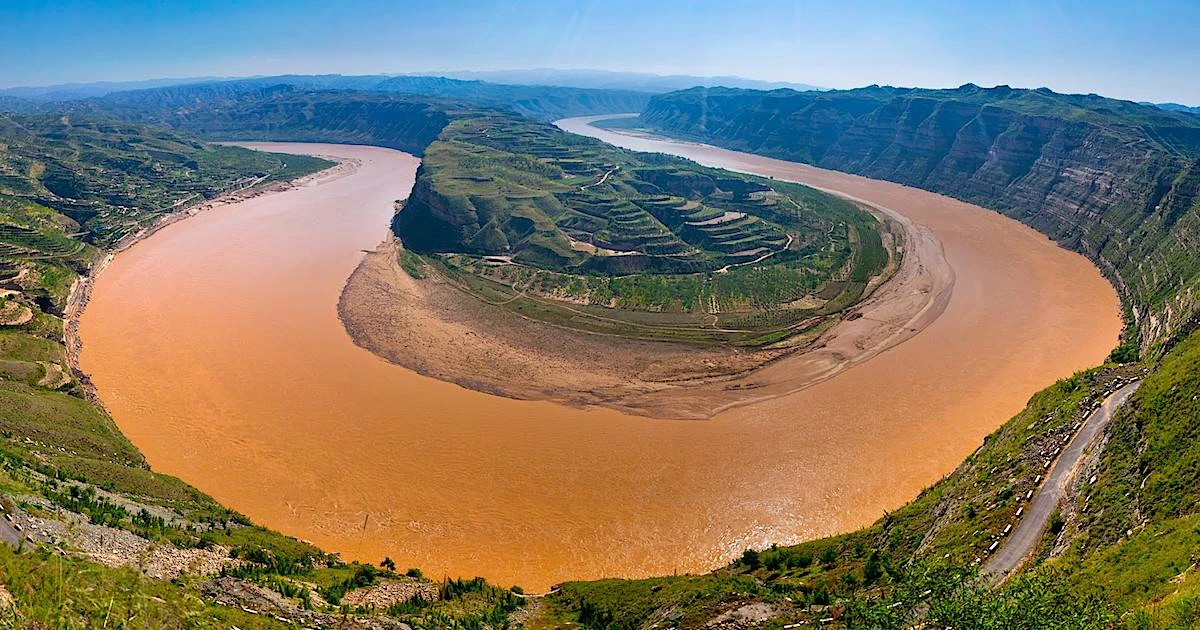 Река Хуанхэ («Жёлтая река») — колыбель китайской цивилизации.