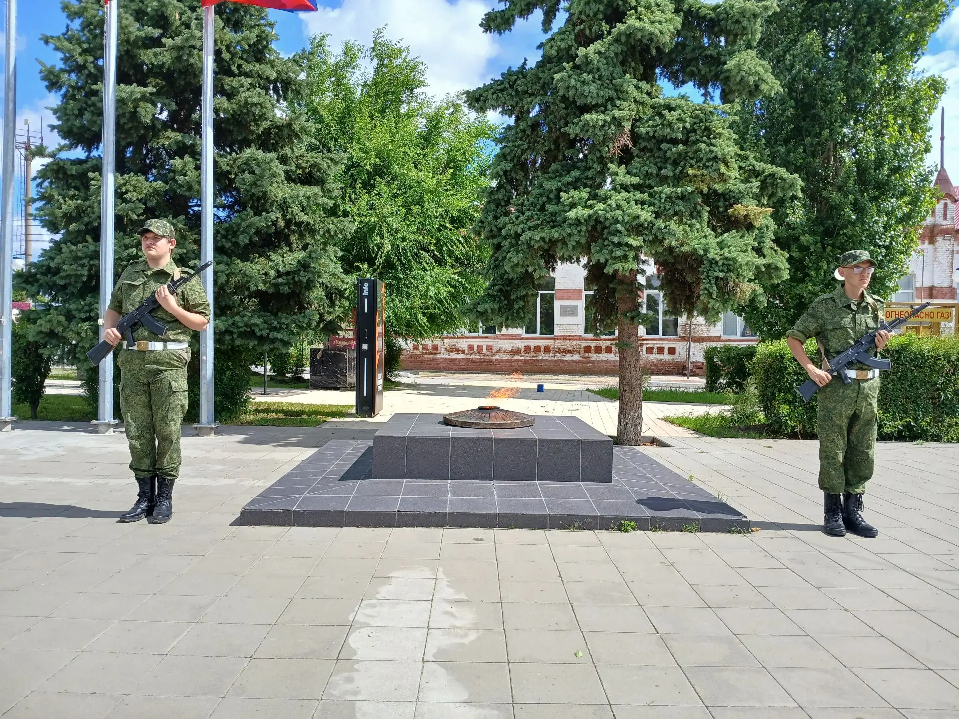 «День памяти и скорби»
 
22 июня, в День памяти и скорби, учащиеся, активисты движения первых МКОУ Д
