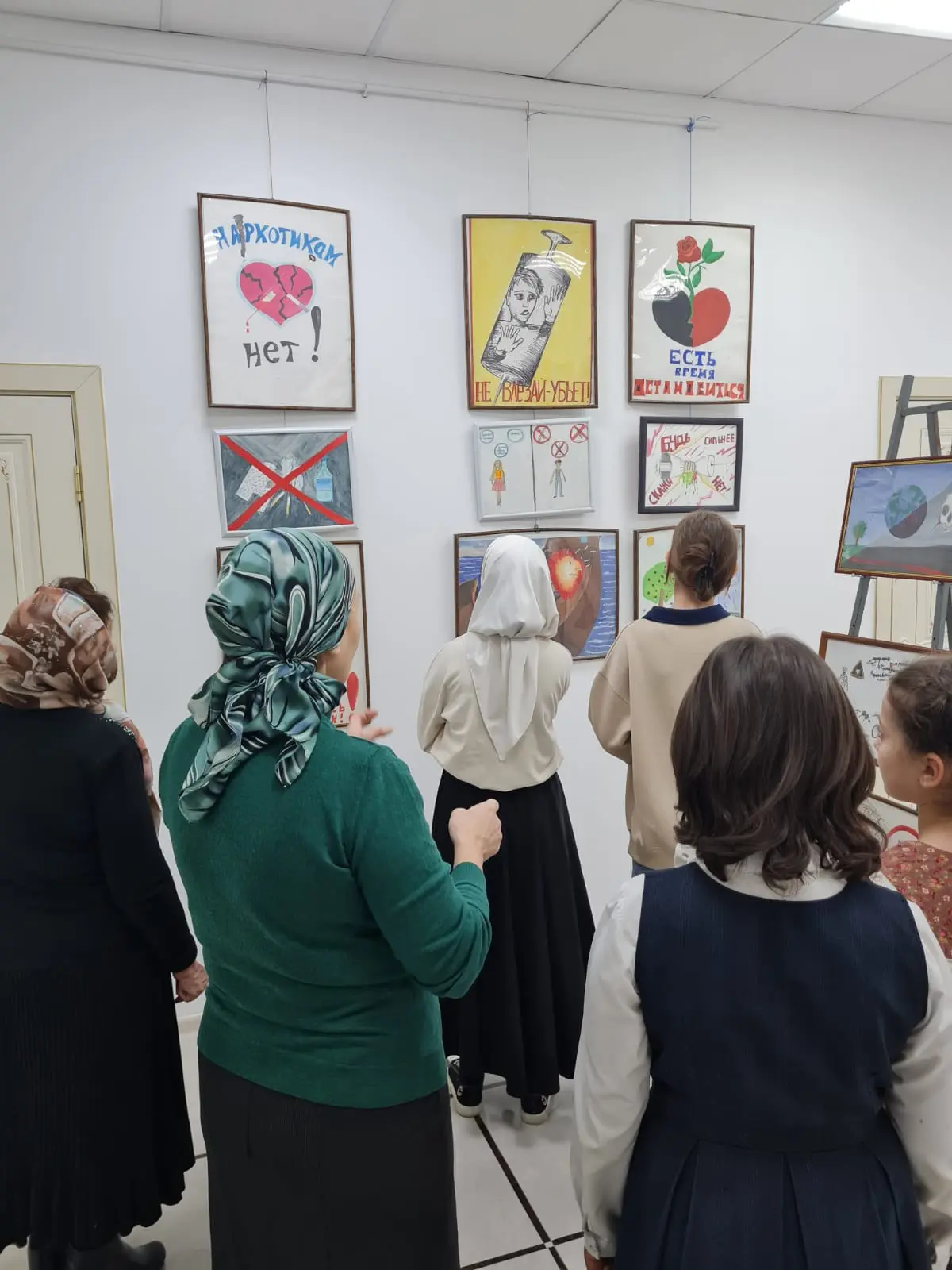 26 мая  в ДШИ г.Карабулак прошла выставка антинаркотической направленности "Нет наркоти...