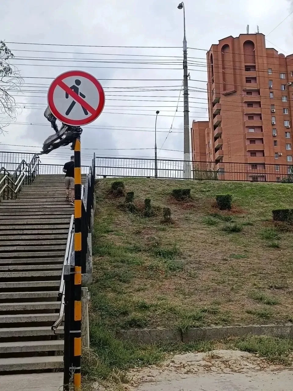 👀 На мосту ВДСК что-то намечается.